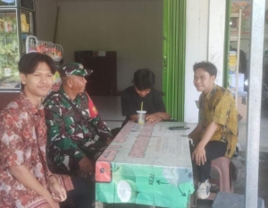 Babinsa Mamben Daya Ajak Warga Jaga Kesehatan dan Kebersihan Lingkungan Saat Musim Hujan