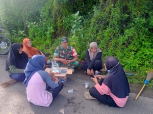 Babinsa Desa Belo Laksanakan Patroli Wilayah dan Komsos Bersama Warga