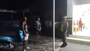 Babinsa Koramil 1615-03/Sambelia Laksanakan Patroli Malam, Jaga Kamtibmas di Desa Labuan Pandan