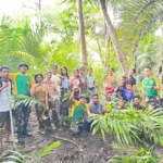 Satgas Pamtas Yonarmed 12 Kostrad Bersama Warga Laksanakan Penghijauan di Sumber Mata Air Fatubesi Atas