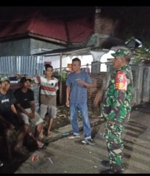 Babinsa Desa Anamina Gelar Patroli dan Ronda Malam Bersama Warga