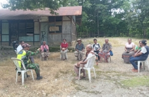 Babinsa Koramil 1618-01/Miotim Perkuat Kedekatan dengan Warga Desa Bitefa Lewat Pendekatan Humanis