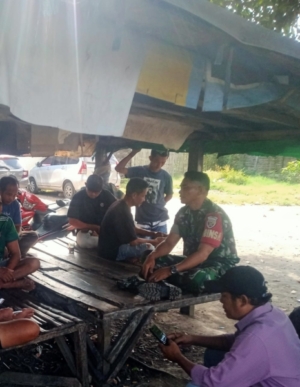 Babinsa Kelurahan Bali Satu Imbau Warga Waspada Banjir