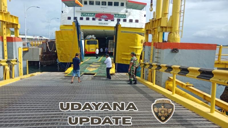 Babinsa Koramil Poto Tano Amankan Aktivitas Penyeberangan Pelabuhan Poto Tano