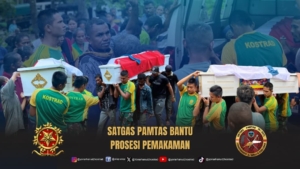 Wujud Kemanunggalan, Satgas Pamtas Yonarhanud 2 Kostrad Bantu Prosesi Pemakaman Warga