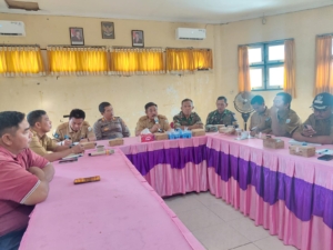 Danposramil Maluk Wakili Danramil Hadiri Rapat Forkopincam Antisipasi Cuaca Ekstrem