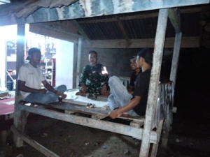 Babinsa Koramil 1614-01/Dompu Gelar Patroli Ronda Malam di Desa Mbawi