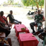 Babinsa Koramil 1618-05/Biut Bangun Kedekatan dengan Tokoh Masyarakat Desa Boronubaen