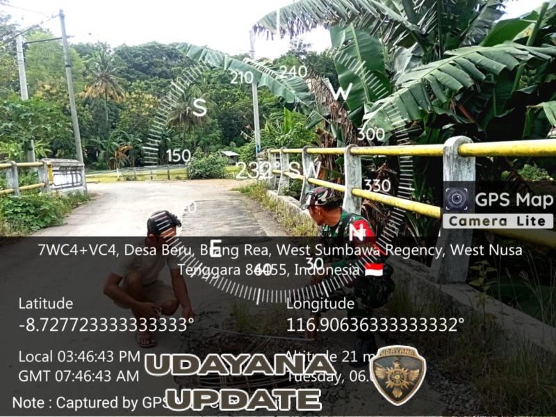 Babinsa Koramil Taliwang Cek Kondisi Jembatan Brang Batu Desa Desaberu