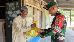 Jumat Berkah di Perbatasan, Satgas Pamtas Berbagi Sembako Bersama Kemenag Belu