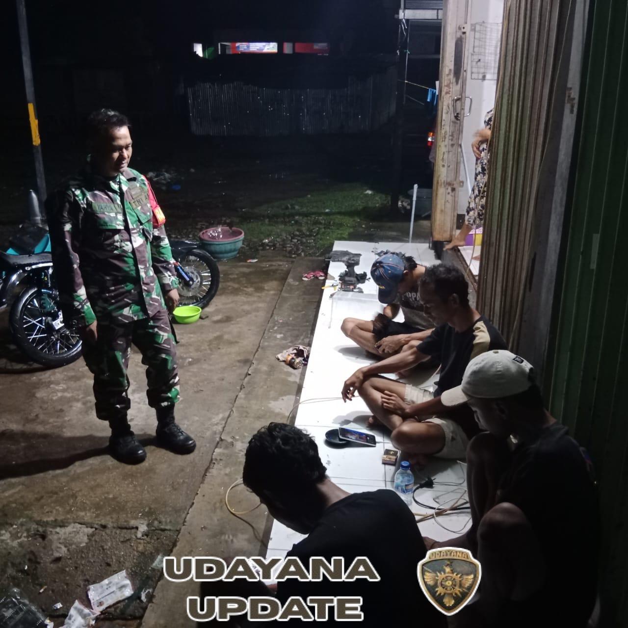 Babinsa Rasabou Laksanakan Ronda Malam, Warga Diimbau Waspada Banjir