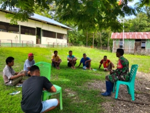 Babinsa Koramil 1618-06/Bian Lakukan Monitoring & Himbauan Kamtibmas di Desa Tunbes, NTT