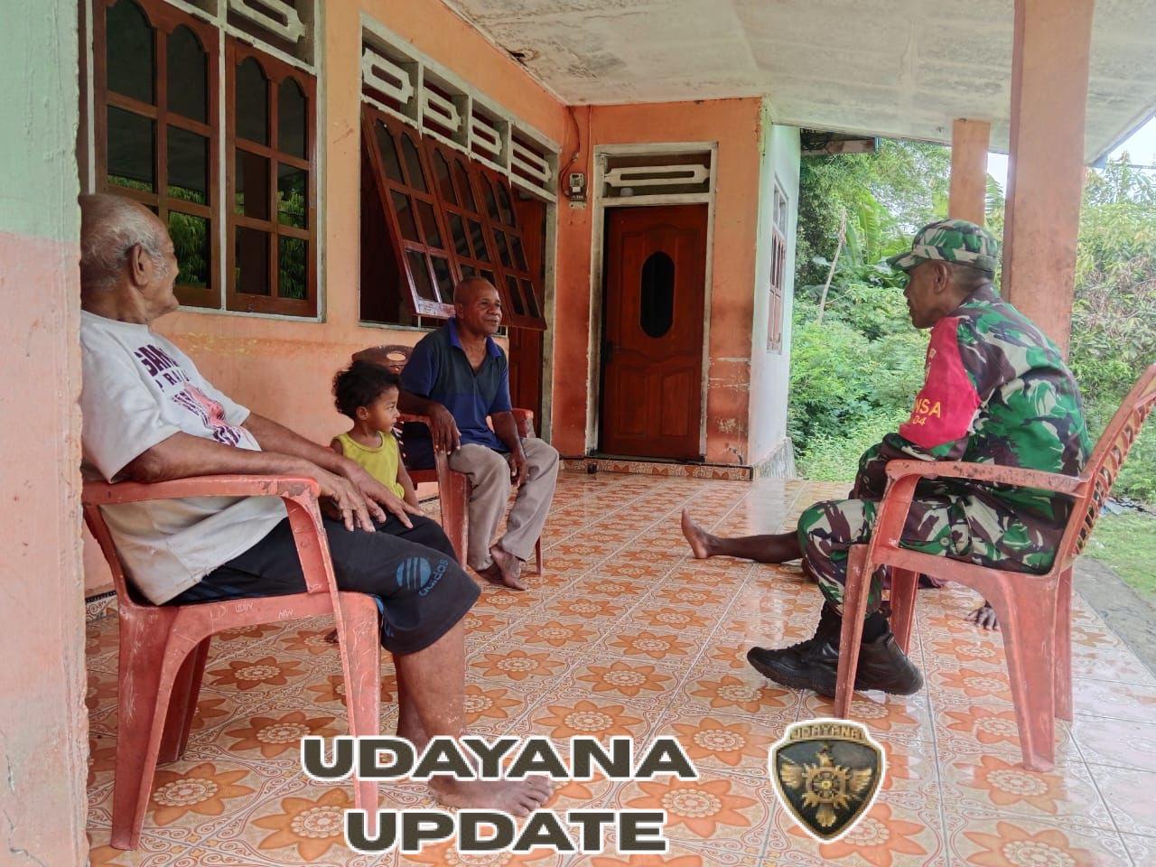 Babinsa Koramil 04/Apui Laksanakan Komsos Bersama Warga di Alor Tengah Utara