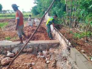 Babinsa Koramil 1627/RN Monitoring Pembangunan KDKMP di Desa Lekunik
