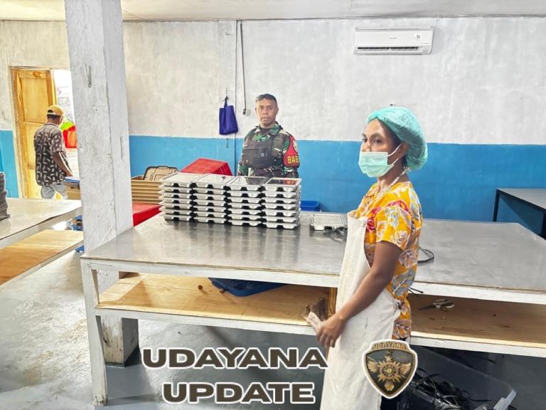 Babinsa Bersama SPPG Salurkan Makan Bergizi ke Sekolah-Sekolah di Alor Timur Laut