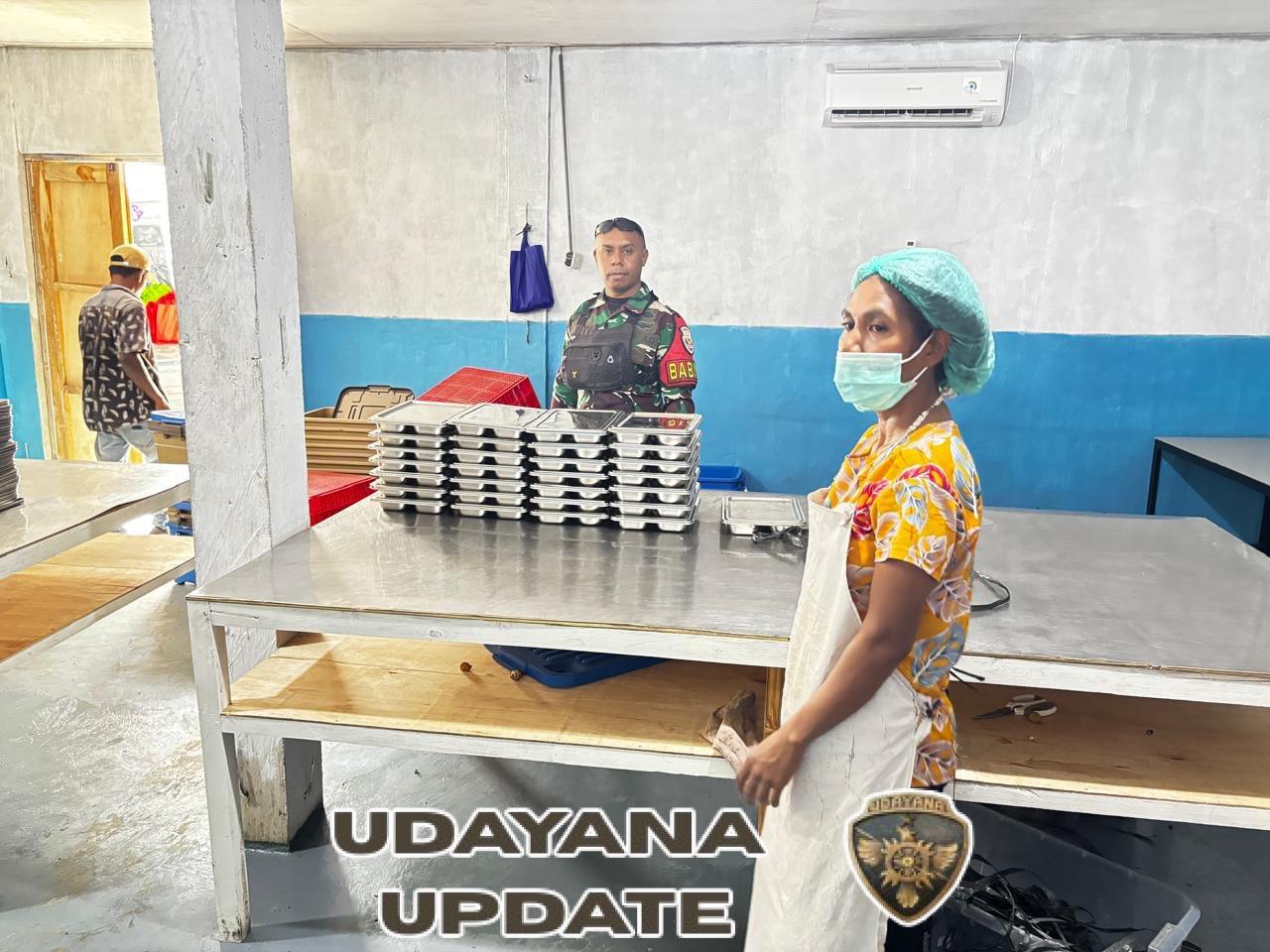 Babinsa Bersama SPPG Salurkan Makan Bergizi ke Sekolah-Sekolah di Alor Timur Laut