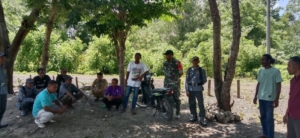 Babinsa Koramil 1618-04/Bisel Laksanakan Komsos Bersama Warga Desa Sekon