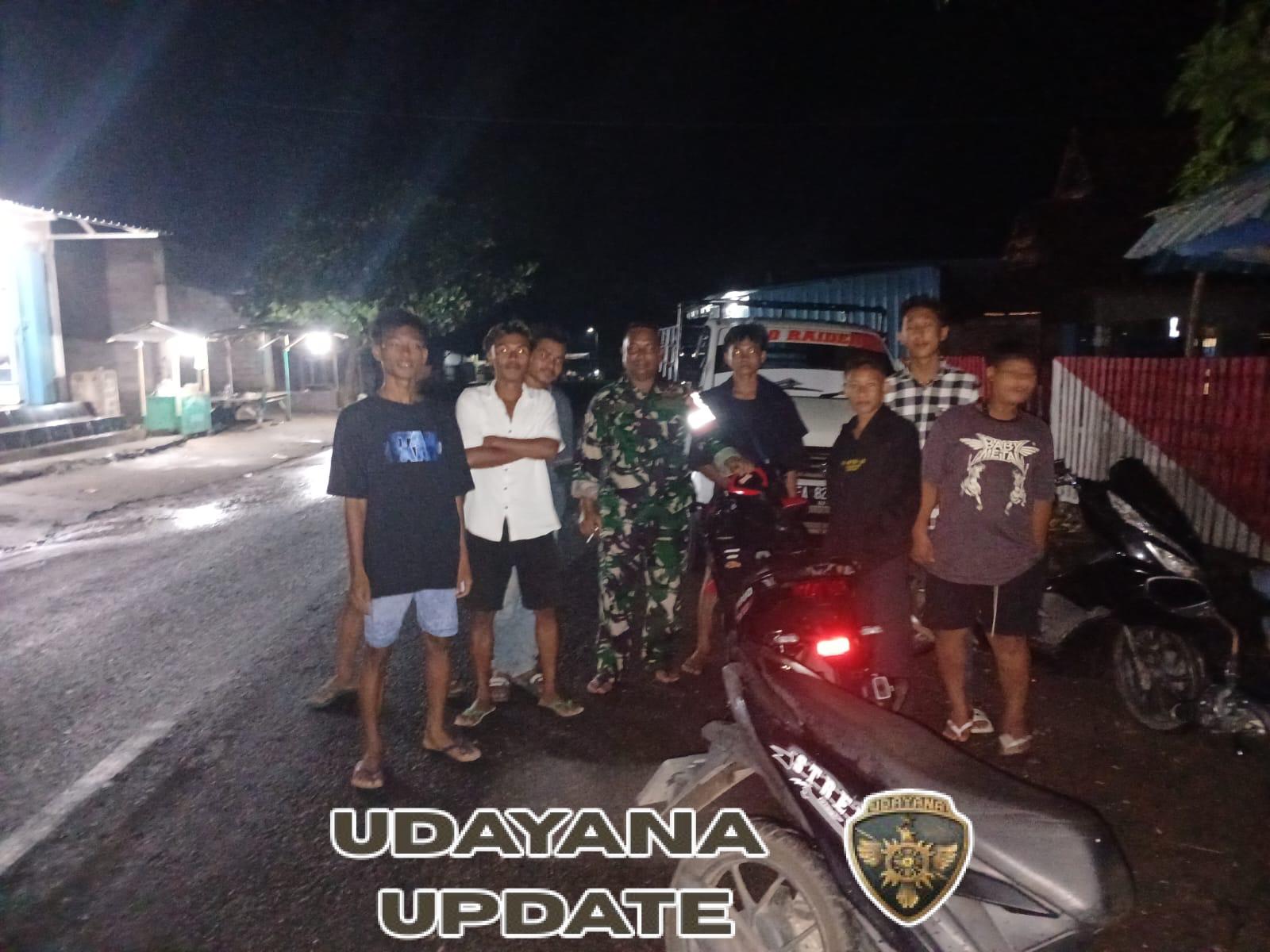 Babinsa Koramil Hu’u Gelar Patroli Ronda Malam di Desa Daha