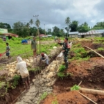 Babinsa Katikutana Pantau Pembangunan Koperasi Desa Merah Putih