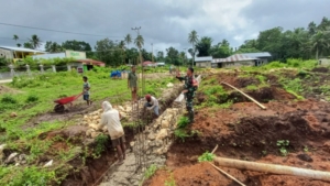 Babinsa Katikutana Pantau Pembangunan Koperasi Desa Merah Putih