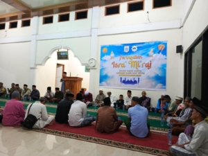 Babinsa Desa Mantun Amankan Peringatan Isra Mi’raj Nabi Muhammad SAW di Masjid Miftahul Jannah