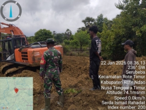 Babinsa Koramil 1627-02/Pantai Baru Lanjutkan Penggalian Fondasi KDKMP Desa Serubeba