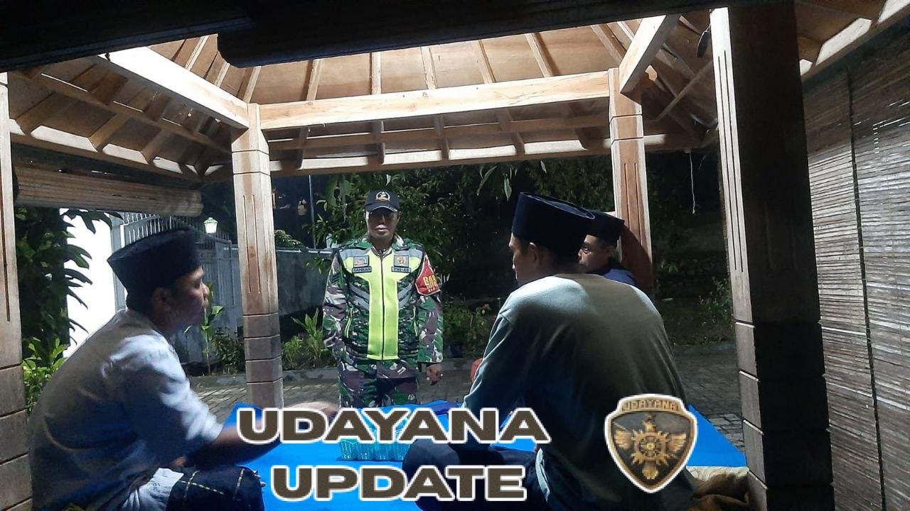 Amankan Wilayah Agar Tetap Kondusif, Babinsa Koramil Batukliang Gelar Patroli