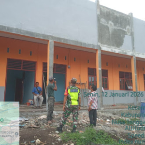 Babinsa Bajawa Pantau Progres Revitalisasi SMK St. Yosep Soa Capai 92 Persen