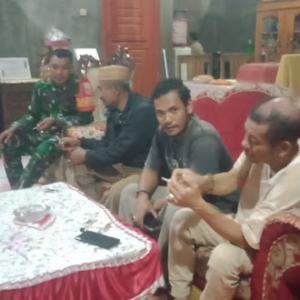 Tingkatkan Keamanan Wilayah, Babinsa Tolokalo Aktif Ronda Malam Bersama Warga