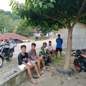 Serka Jamrud Hadir di Tengah Warga, Pamwil dan Komsos Desa Wolomuku Berjalan Aman