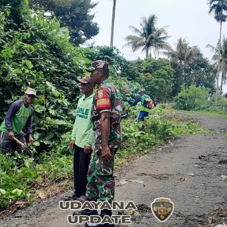 Komsos Babinsa di Dusun Garuda Dilanjutkan Kerja Bakti Bahu Jalan