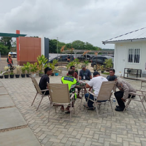 Babinsa Kodim 1627/Rote Ndao Amankan Pembangunan Sentra Industri Garam Nasional