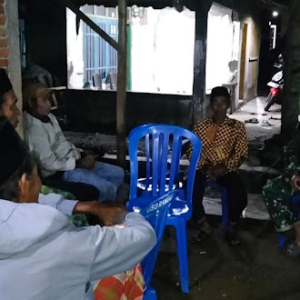 Babinsa Desa Ranggo Ajak Warga Awasi Pergaulan Anak Saat Ronda Malam