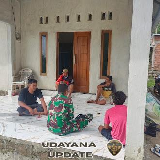 Babinsa Koramil 1628-04/Poto Tano Laksanakan Komsos dan Monitoring Wilayah Desa Mantar