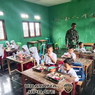 Babinsa Koramil 1630-02/Lembor Pastikan Makanan Bergizi untuk Siswa MI Al-Muhajirin