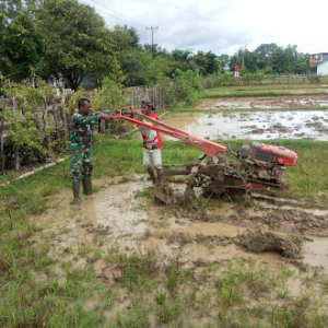 Koramil 1621-03/Mollo Utara Patroli Pasar, Imbau Warga Jaga Keamanan dan Kesehatan.