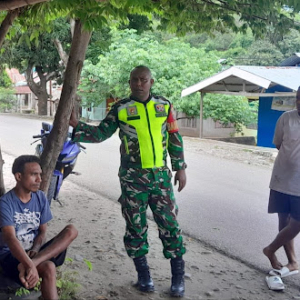 Jaga Kamtibmas, Babinsa Kotabaru Aktif Laksanakan Pamwil dan Komsos