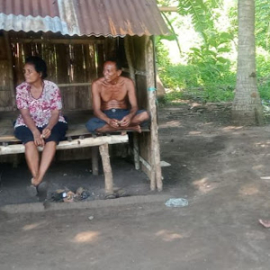 Melalui Komsos, Babinsa Koramil 04/Kewapante Himbau Warga Munerana Waspada Dampak Cuaca Buruk