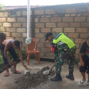 Wujud Kepedulian Babinsa Dalam Pembangunan Rumah Warga