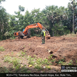 Babinsa Rote Timur Pantau Pembersihan Lahan dan Galian Fondasi KDKMP di Hundihopo