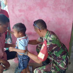 Sertu Jaharudin Dukung Pelayanan Kesehatan Warga Lewat Pendampingan Posyandu