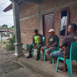 Babinsa Hadir di Tengah Masyarakat, Jaga Keamanan Wilayah Desa Natatoo