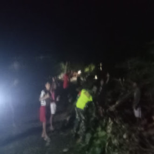 Respons Cepat Babinsa, Akses Jalan Anggrek Ende Timur Kembali Lancar