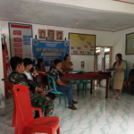 Babinsa Koramil 1612-03/Borong Pastikan Bantuan Pangan Tepat Sasaran di Manggarai Timur