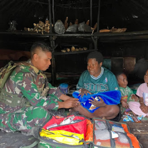 Dari Rumah ke Rumah, Satgas Yonif 743/PSY Hadirkan Harapan Sehat di Pedalaman Papua