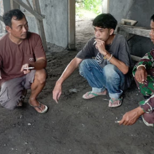 Perkuat Kamtibmas, Babinsa Laksanakan Komsos Sekaligus Edukasi Pola Hidup Sehat