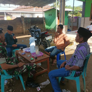 Babinsa Desa Mujahiddin Pererat Silaturahmi Melalui Komsos Bersama Warga