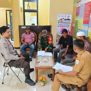 Cegah Konflik Sosial, Babinsa Lampok Hadir dalam Mediasi Warga di Kantor Camat Brang Ene