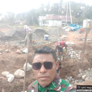 Babinsa Mollo Utara Percepat Pemasangan Fondasi KDKMP Laob, Pekerjaan Berjalan Lancar.