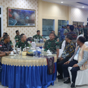 Kasad Tiba Di Kupang Disambut Jajaran TNI